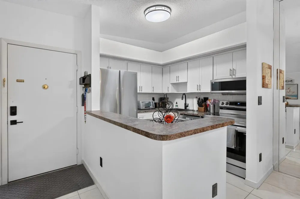 9474 S BELFORT CIRCLE #206 Tamarac, FL 33321