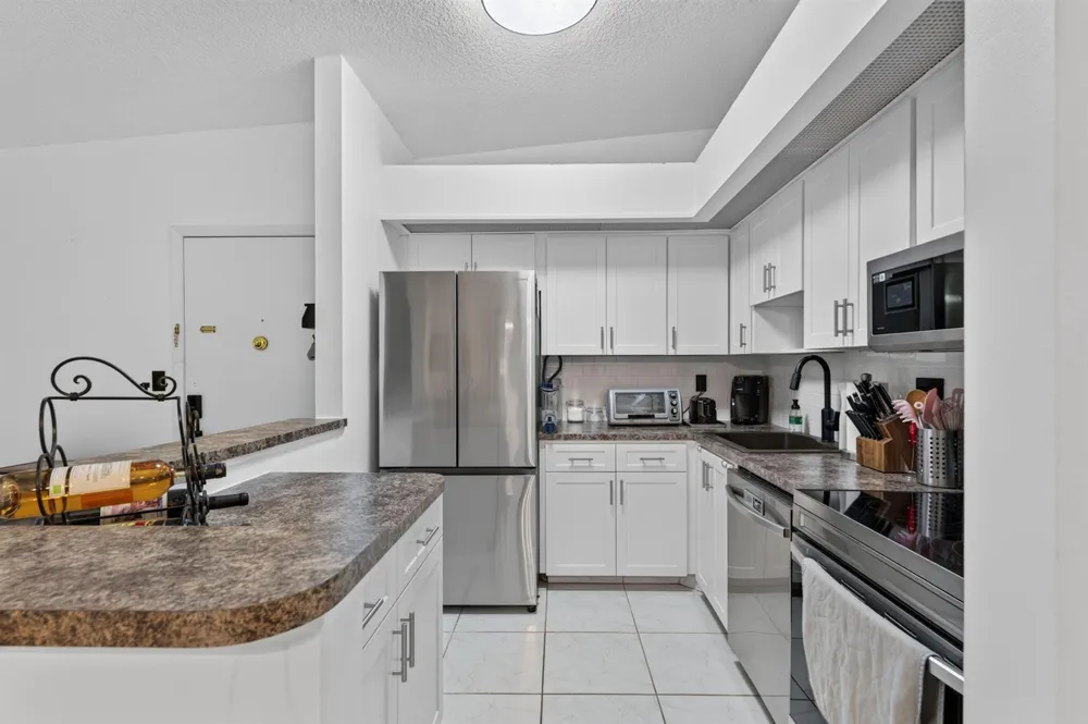 9474 S BELFORT CIRCLE #206 Tamarac, FL 33321
