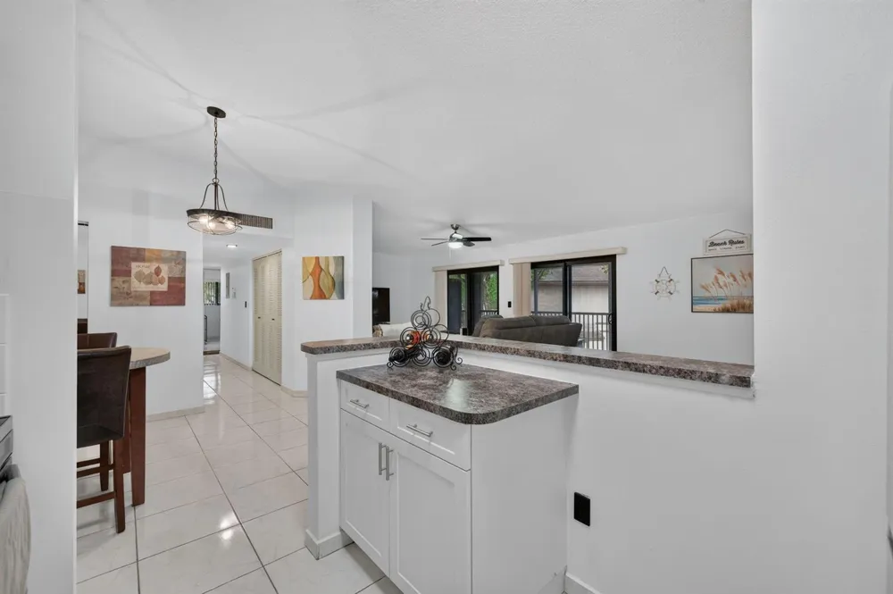 9474 S BELFORT CIRCLE #206 Tamarac, FL 33321