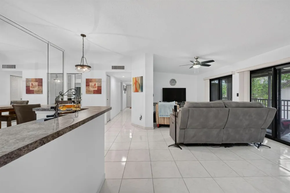 9474 S BELFORT CIRCLE #206 Tamarac, FL 33321