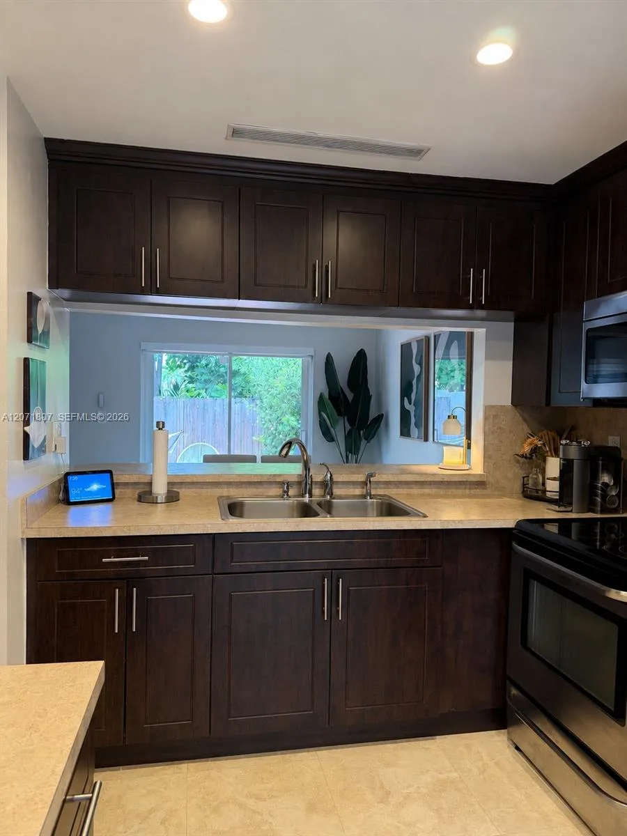7483 SW 109th Ave Miami, FL 33173