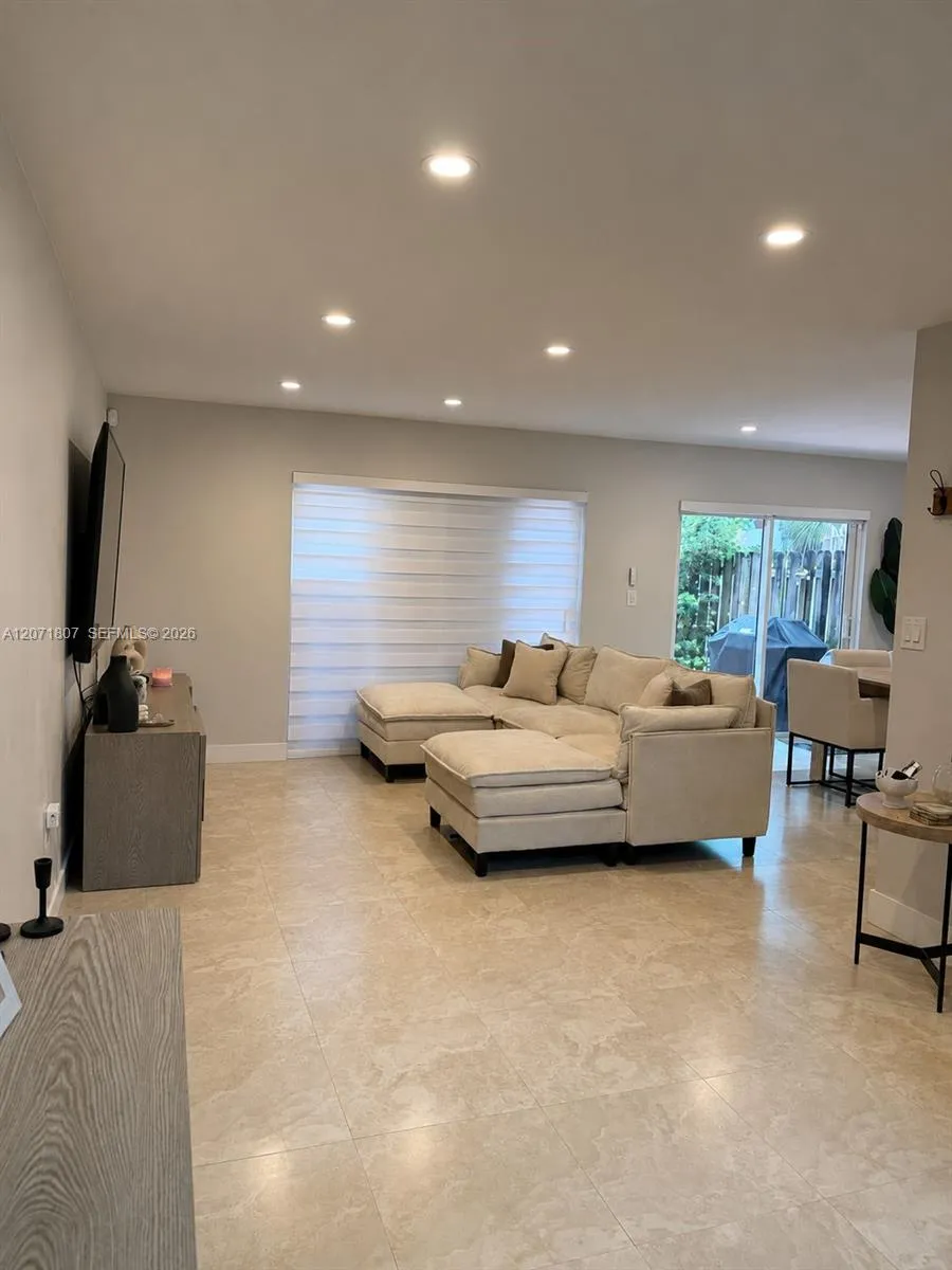 7483 SW 109th Ave Miami, FL 33173