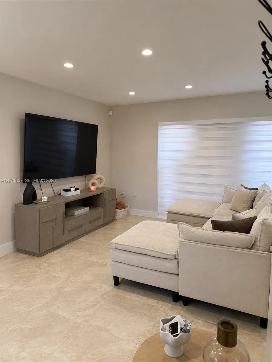 7483 SW 109th Ave Miami, FL 33173