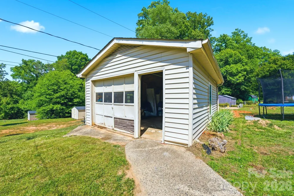 701 E Iowa Avenue Bessemer City, NC 28016