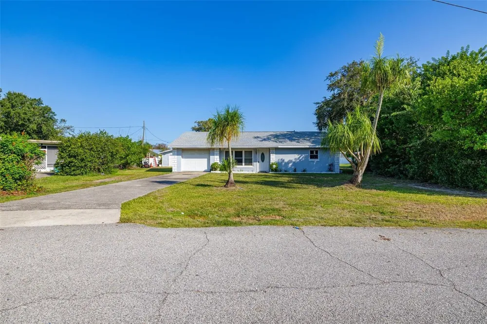 608 CHEROKEE CIRCLE Avon Park, FL 33825