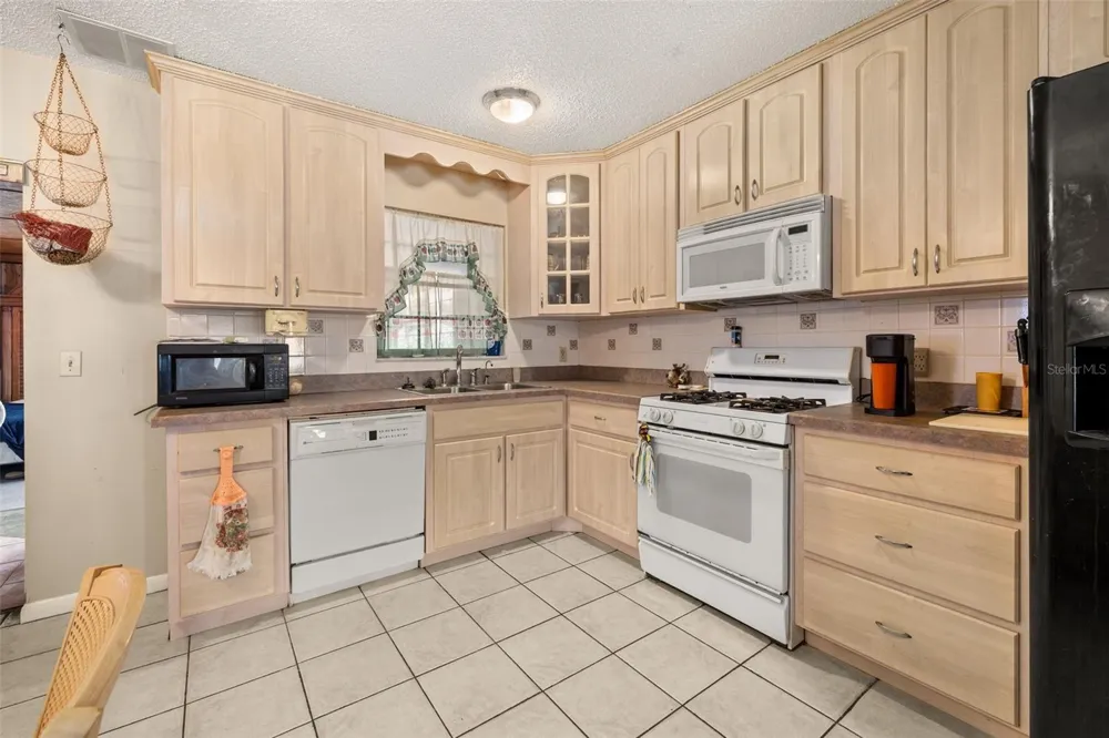 608 CHEROKEE CIRCLE Avon Park, FL 33825