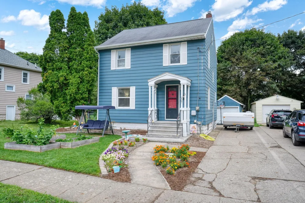 227 Bowen Street Jackson, MI 49202