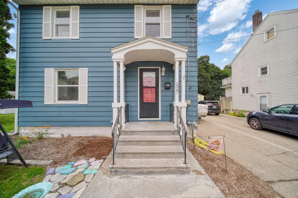 227 Bowen Street Jackson, MI 49202