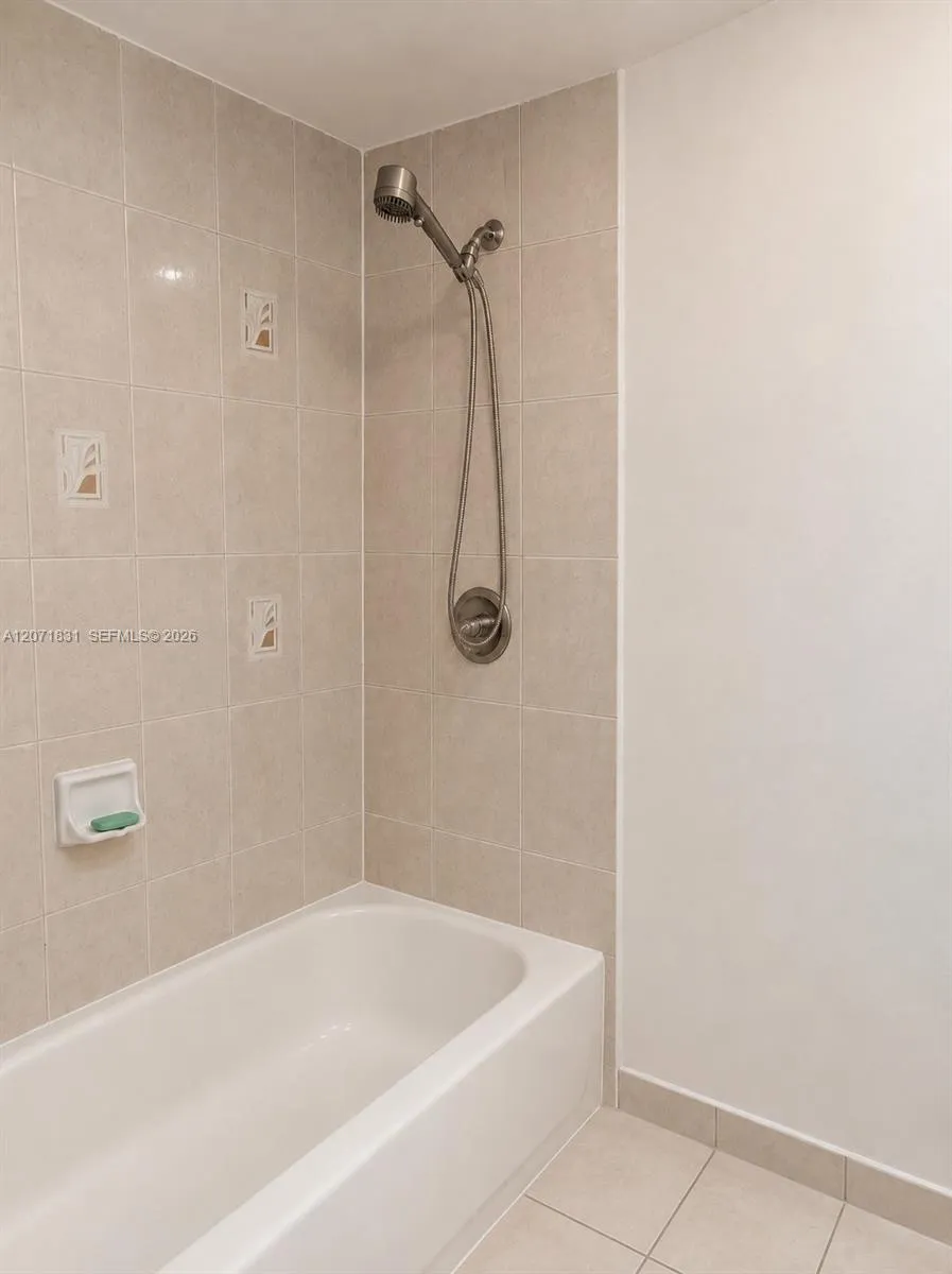 3600 NE 167th St #19 North Miami Beach, FL 33160