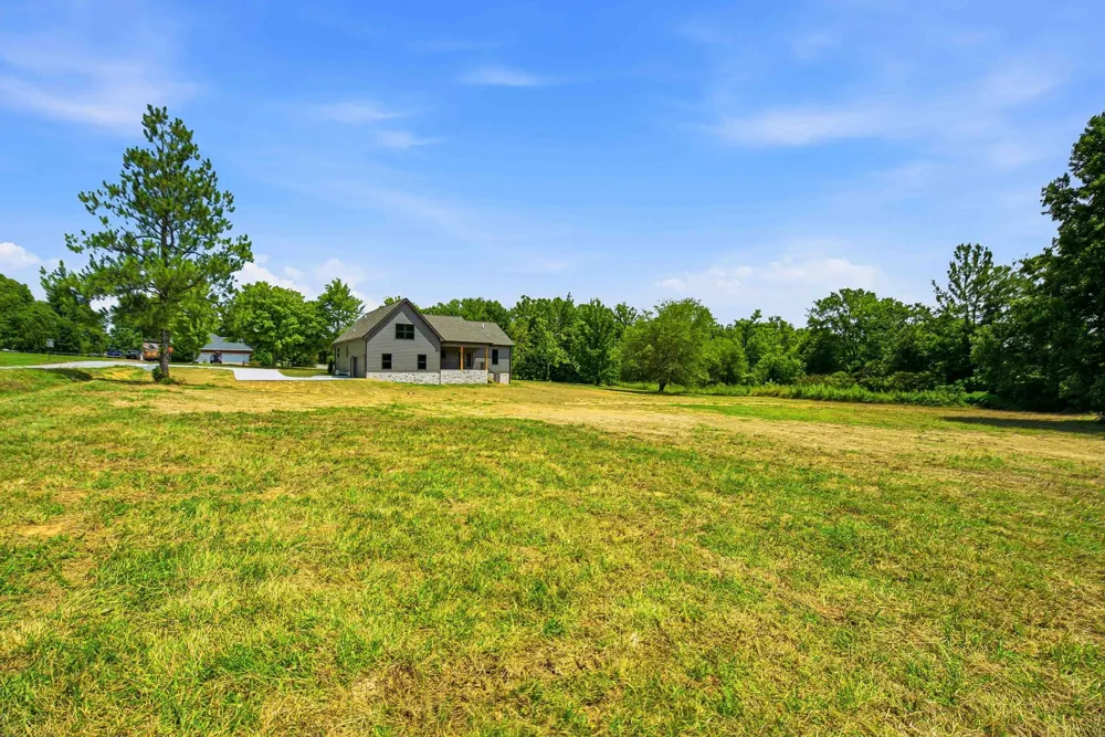 4564 Washington Rd Greenbrier, TN 37073