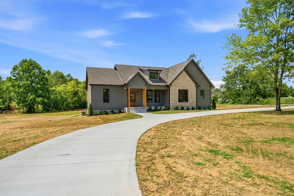 4564 Washington Rd Greenbrier, TN 37073