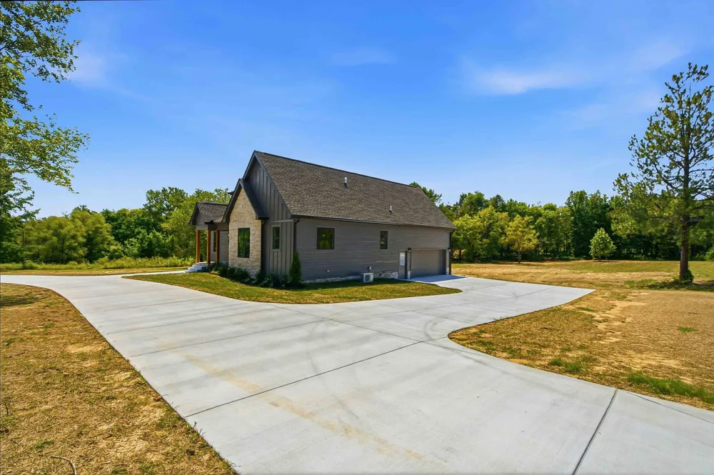 4564 Washington Rd Greenbrier, TN 37073