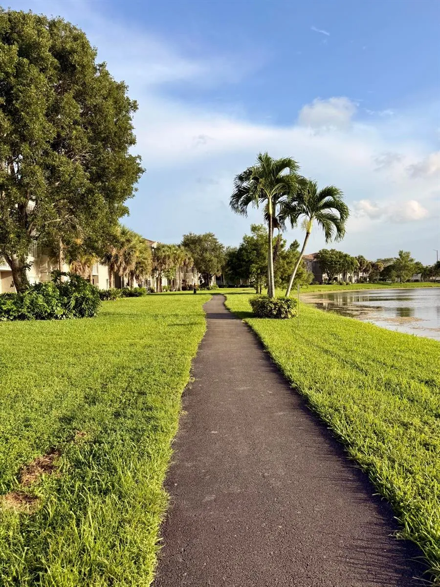 5055 Wiles Road #Unit 105 Coconut Creek, FL 33073
