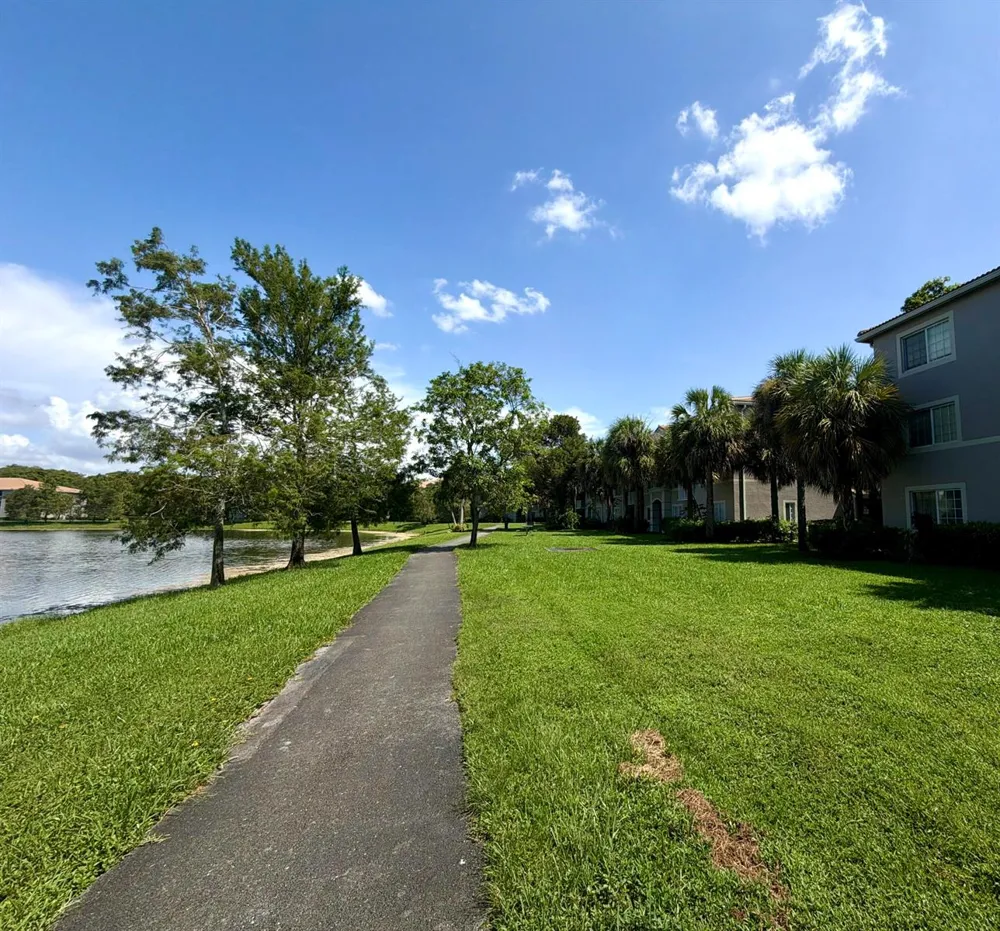 5055 Wiles Road #Unit 105 Coconut Creek, FL 33073