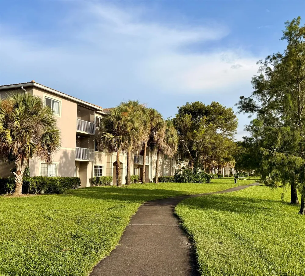5055 Wiles Road #Unit 105 Coconut Creek, FL 33073