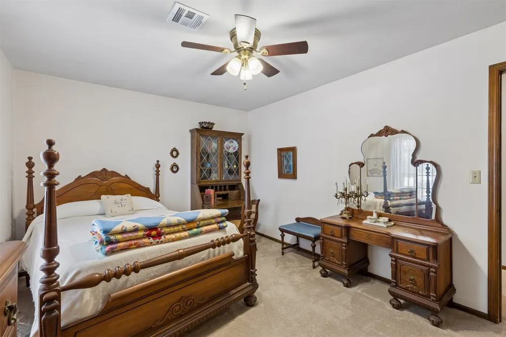 1002 Sunset Circle Yale, OK 74085