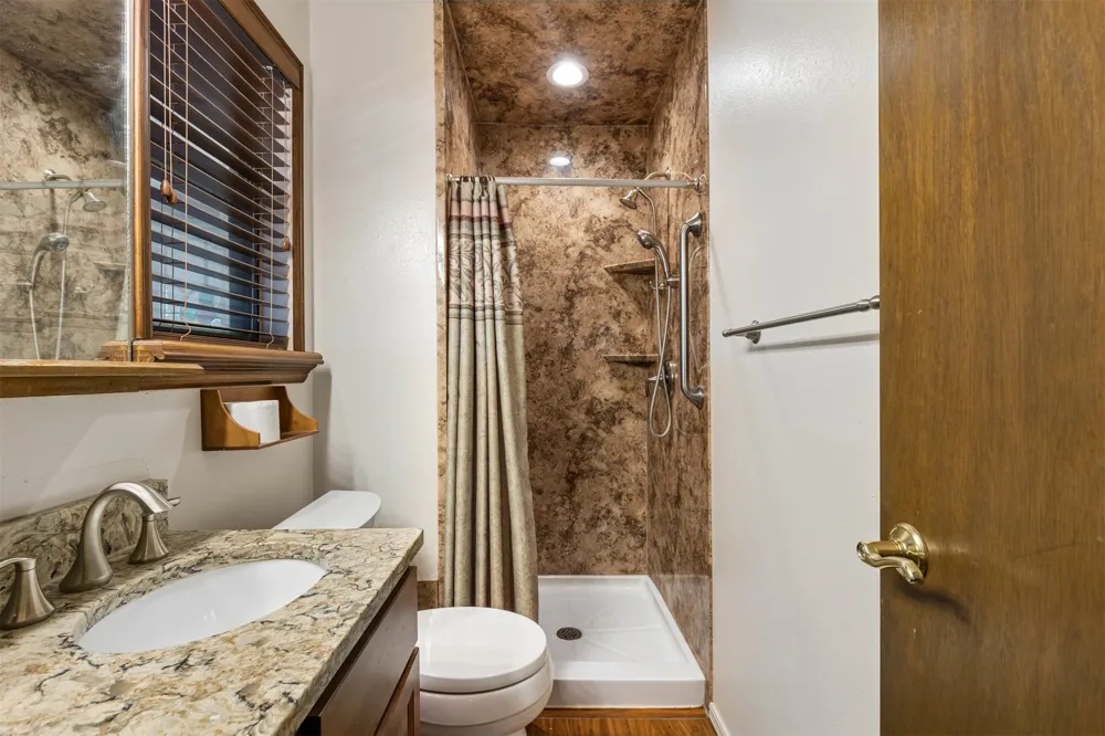 1002 Sunset Circle Yale, OK 74085