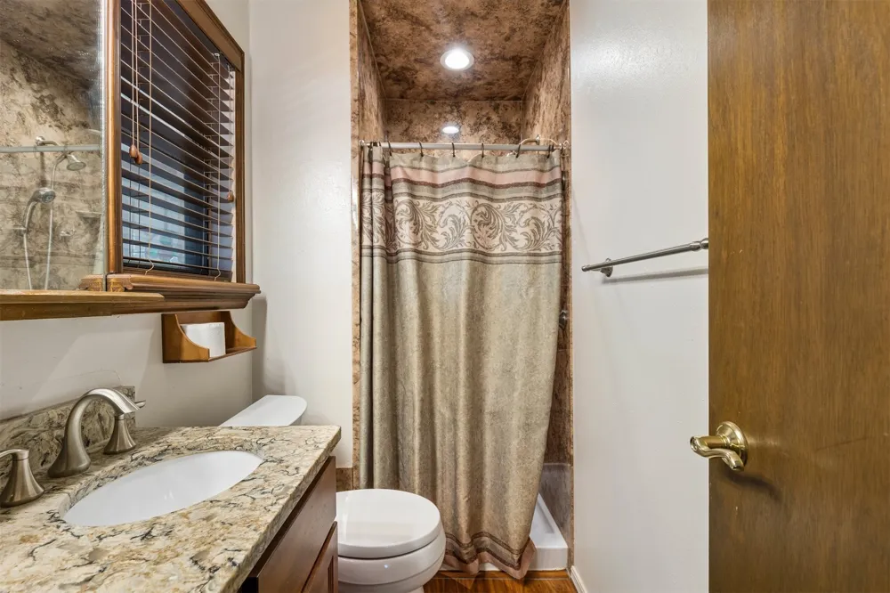 1002 Sunset Circle Yale, OK 74085