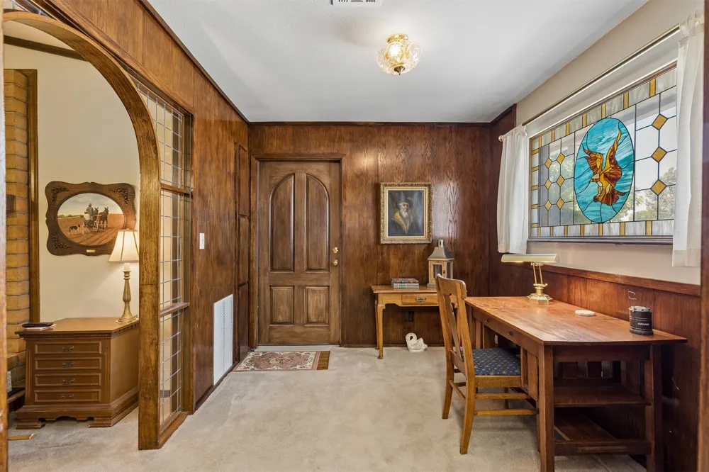 1002 Sunset Circle Yale, OK 74085