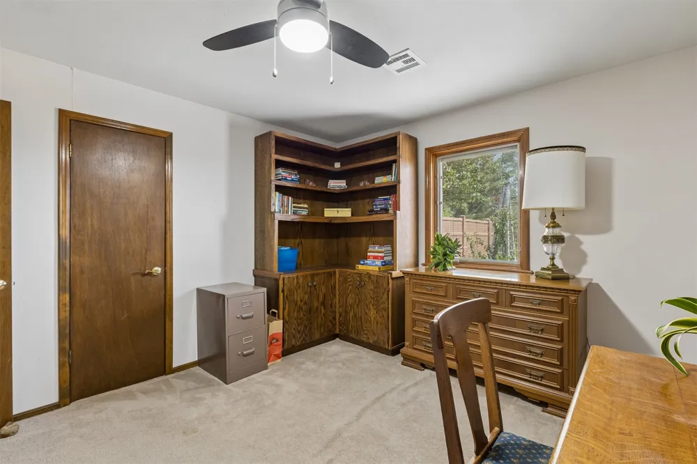 1002 Sunset Circle Yale, OK 74085