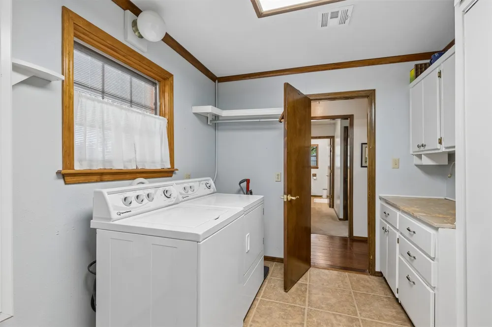 1002 Sunset Circle Yale, OK 74085
