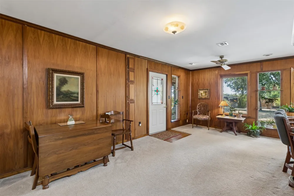 1002 Sunset Circle Yale, OK 74085
