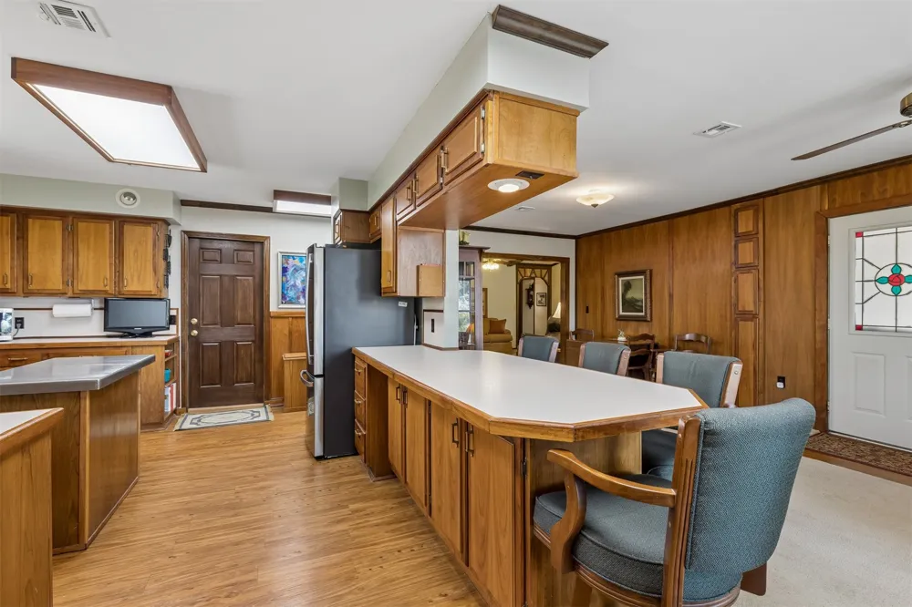 1002 Sunset Circle Yale, OK 74085