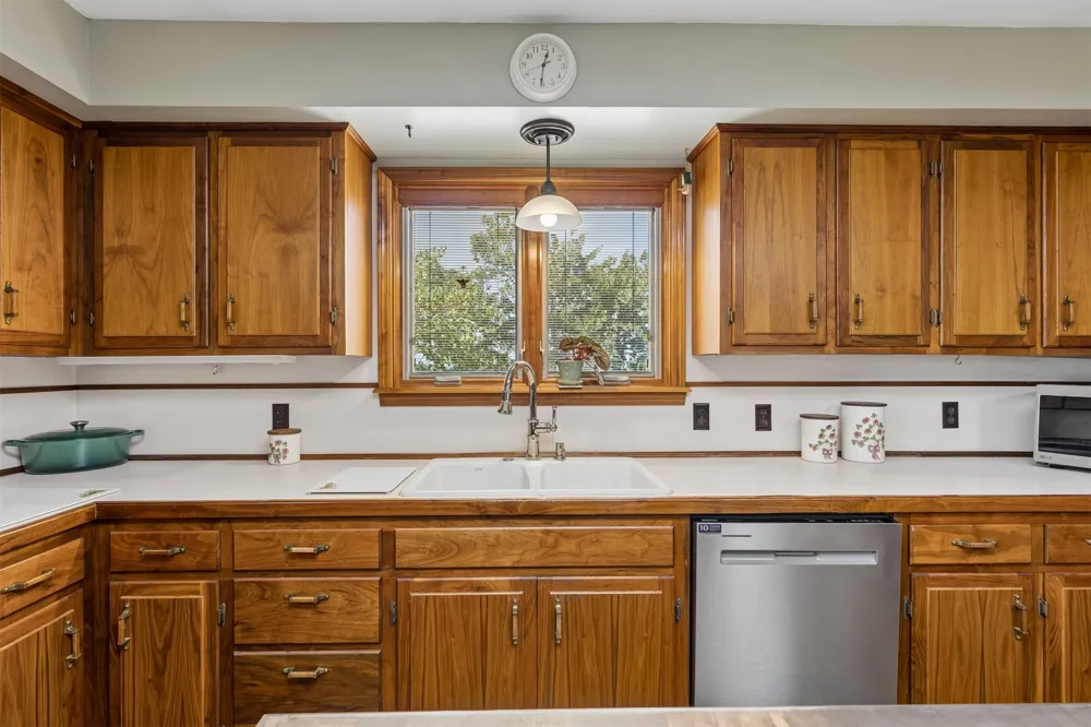1002 Sunset Circle Yale, OK 74085