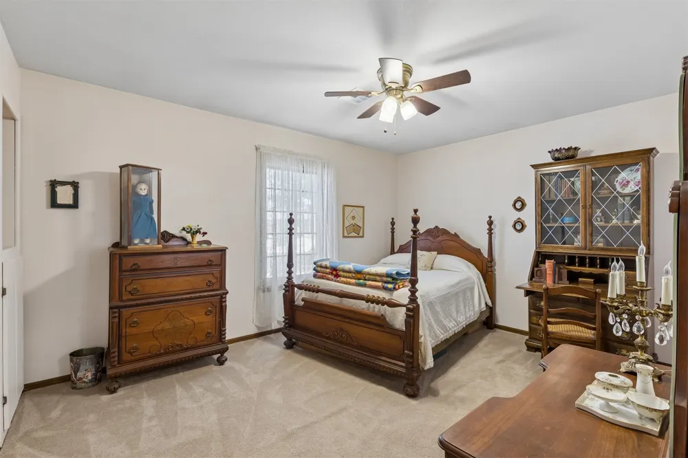 1002 Sunset Circle Yale, OK 74085