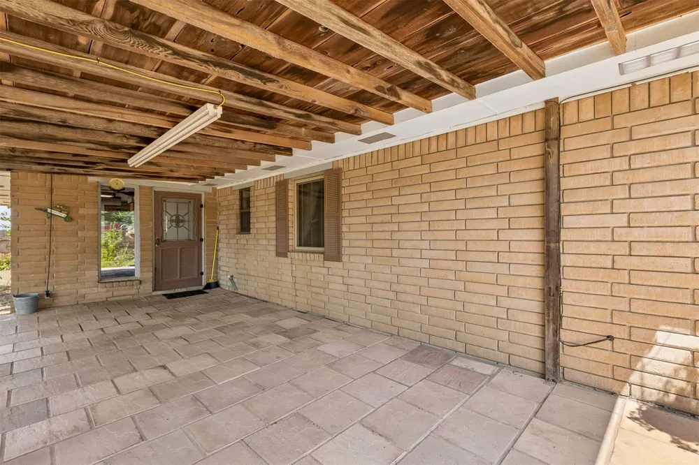 1002 Sunset Circle Yale, OK 74085