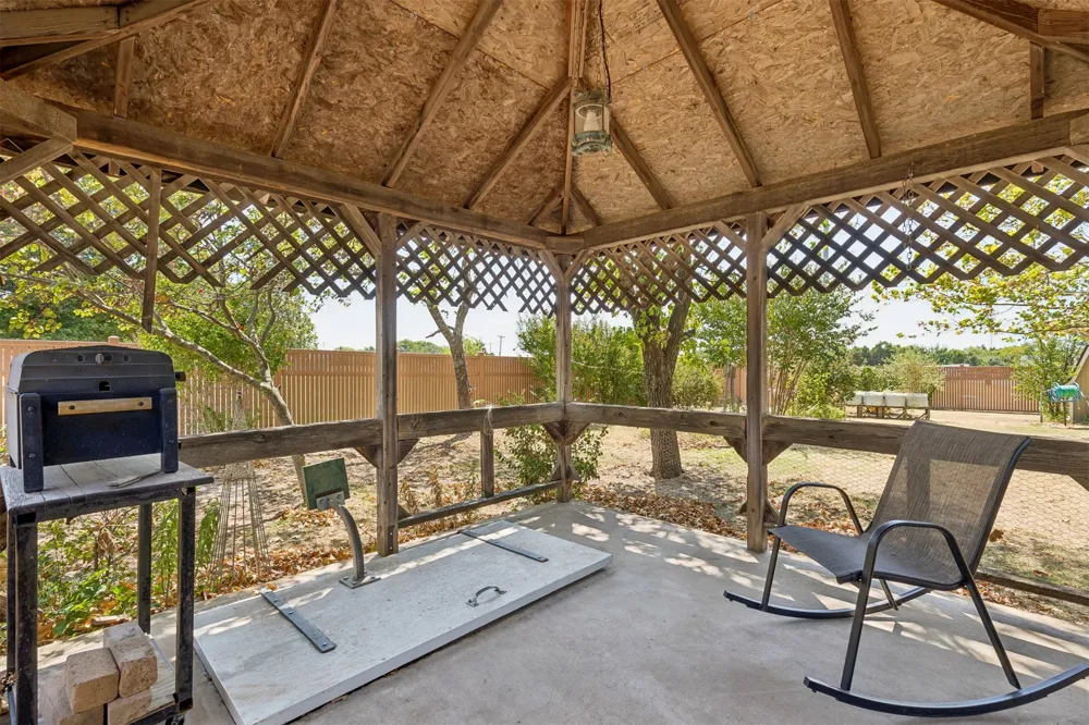 1002 Sunset Circle Yale, OK 74085