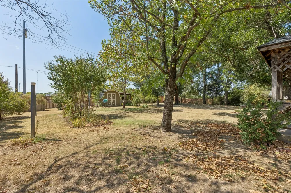 1002 Sunset Circle Yale, OK 74085