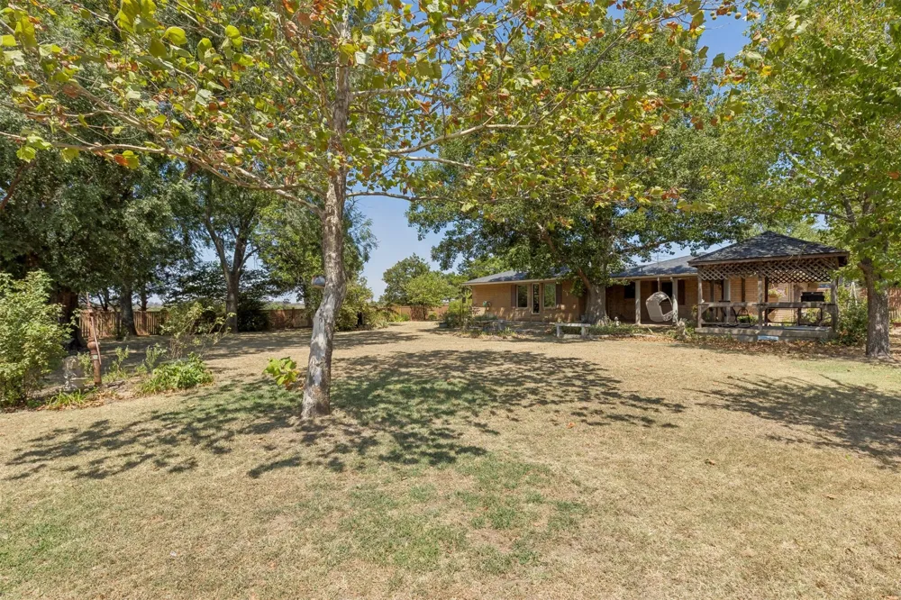 1002 Sunset Circle Yale, OK 74085