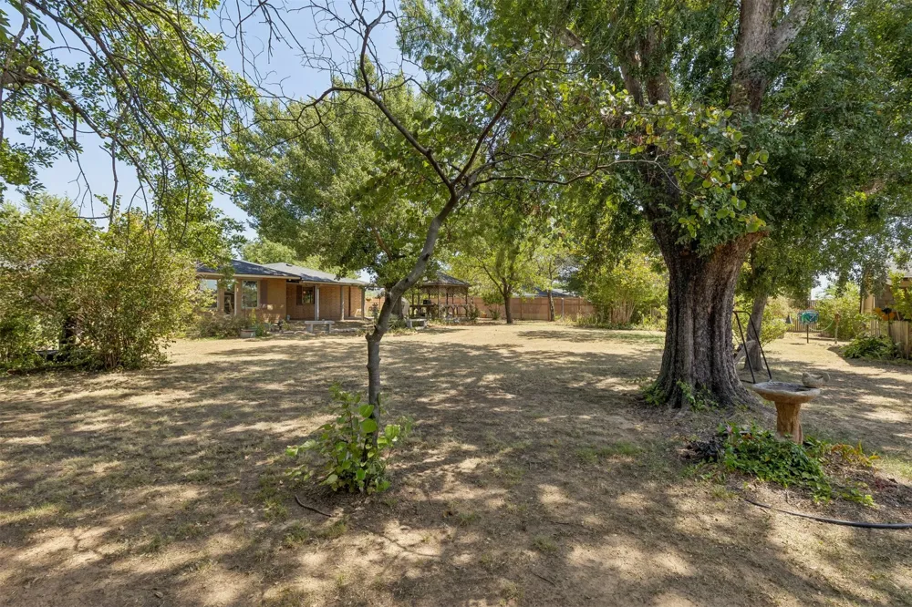 1002 Sunset Circle Yale, OK 74085