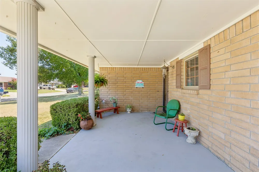 1002 Sunset Circle Yale, OK 74085
