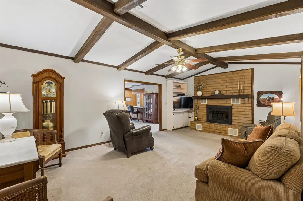 1002 Sunset Circle Yale, OK 74085