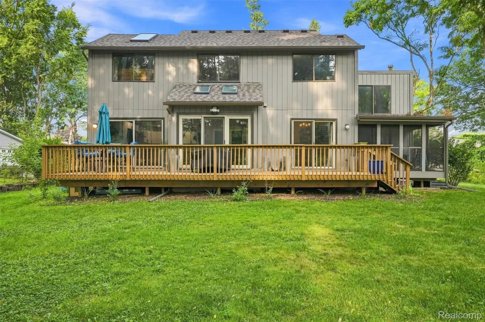 2365 Lochaven Road West Bloomfield Charter Township, MI 48324