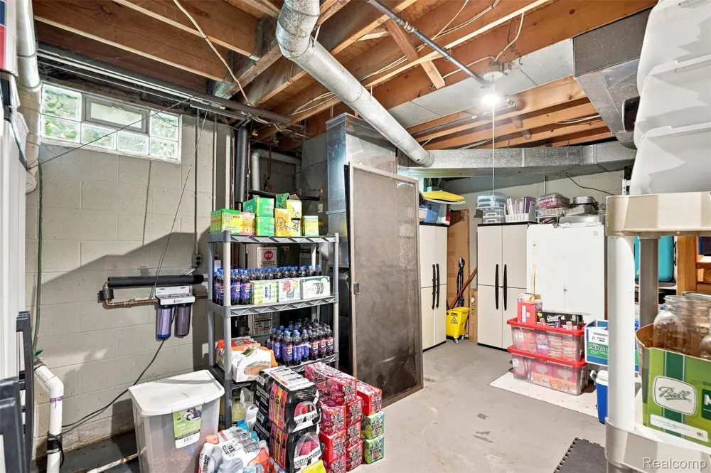 2365 Lochaven Road West Bloomfield Charter Township, MI 48324