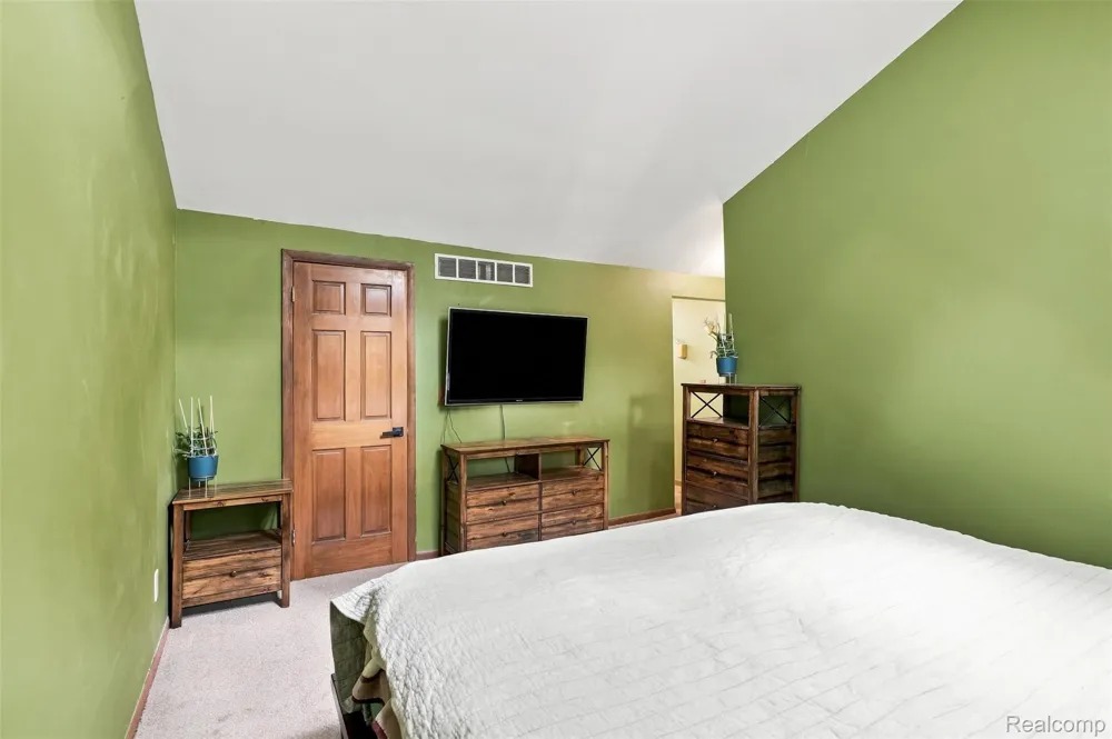 2365 Lochaven Road West Bloomfield Charter Township, MI 48324