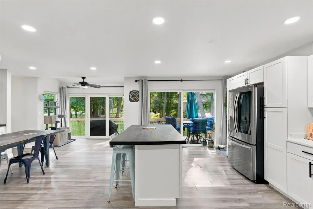 2365 Lochaven Road West Bloomfield Charter Township, MI 48324