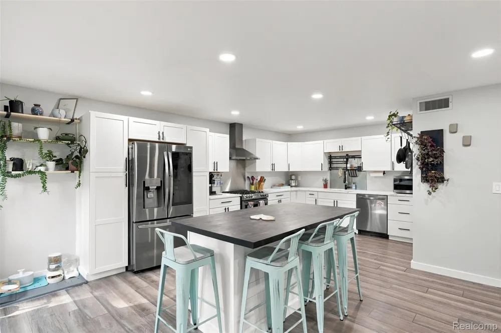 2365 Lochaven Road West Bloomfield Charter Township, MI 48324