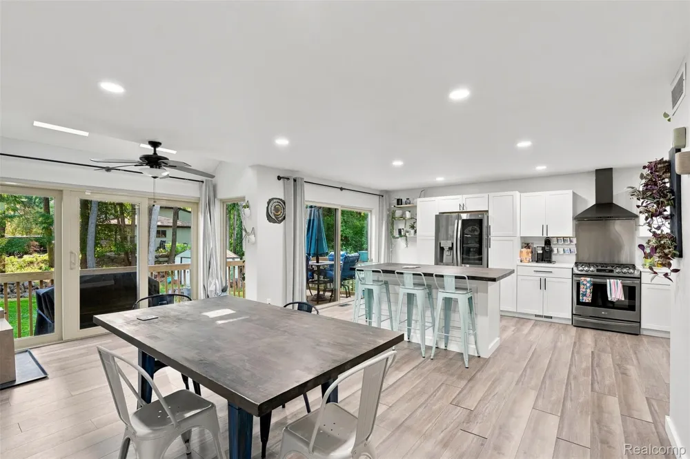 2365 Lochaven Road West Bloomfield Charter Township, MI 48324