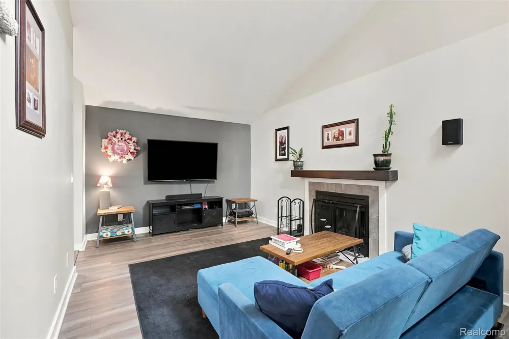 2365 Lochaven Road West Bloomfield Charter Township, MI 48324