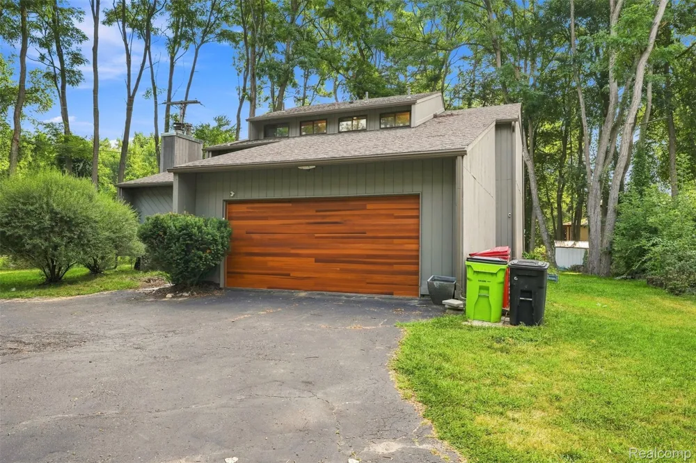 2365 Lochaven Road West Bloomfield Charter Township, MI 48324