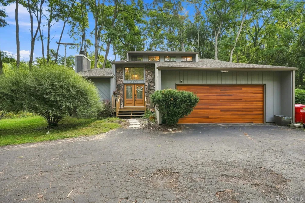 2365 Lochaven Road West Bloomfield Charter Township, MI 48324