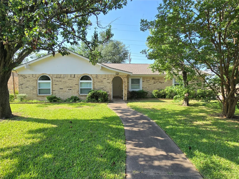 1000 Springdale Road Bedford, TX 76021