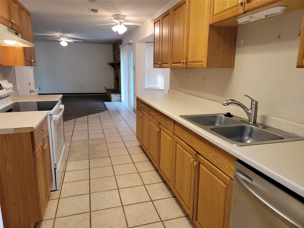 1000 Springdale Road Bedford, TX 76021