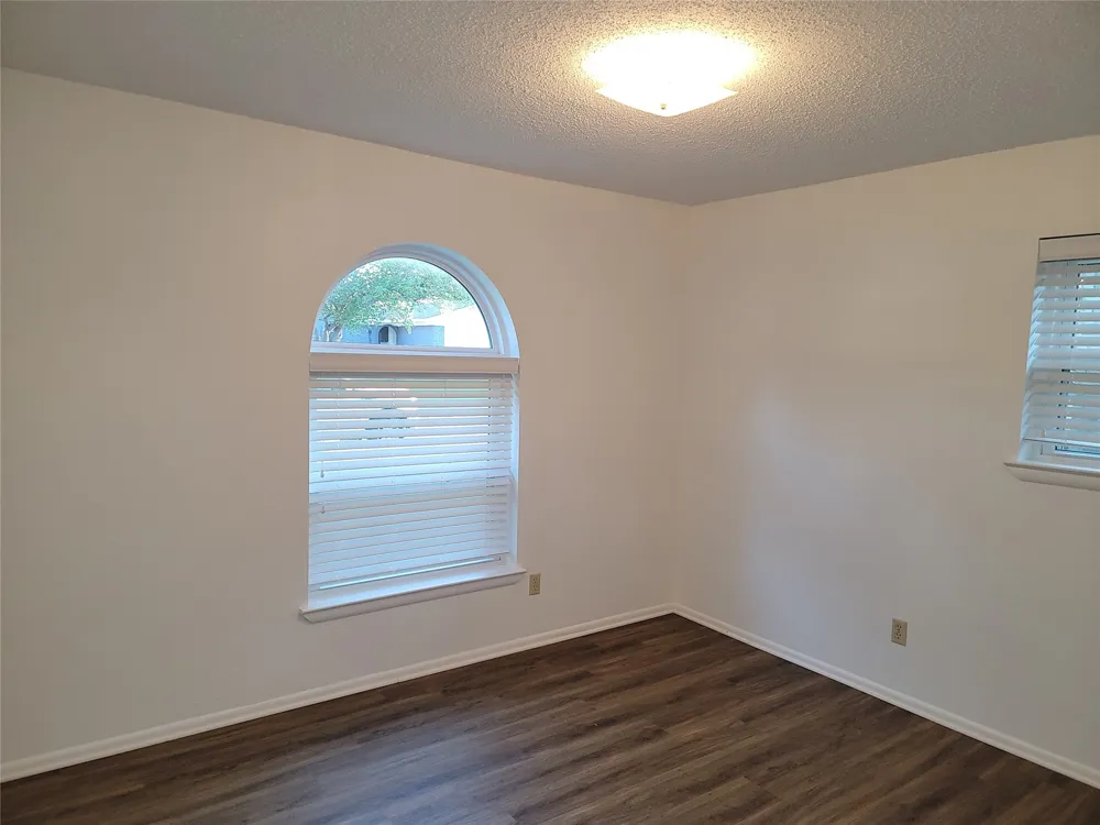 1000 Springdale Road Bedford, TX 76021