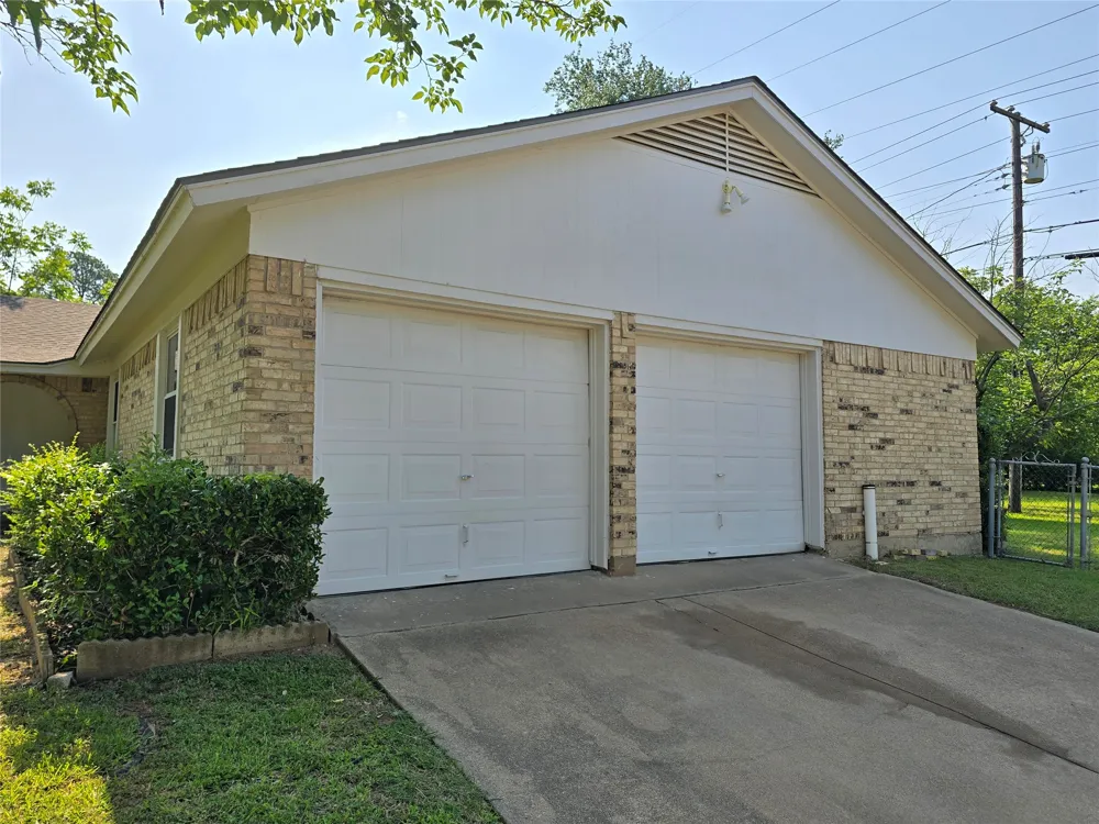 1000 Springdale Road Bedford, TX 76021