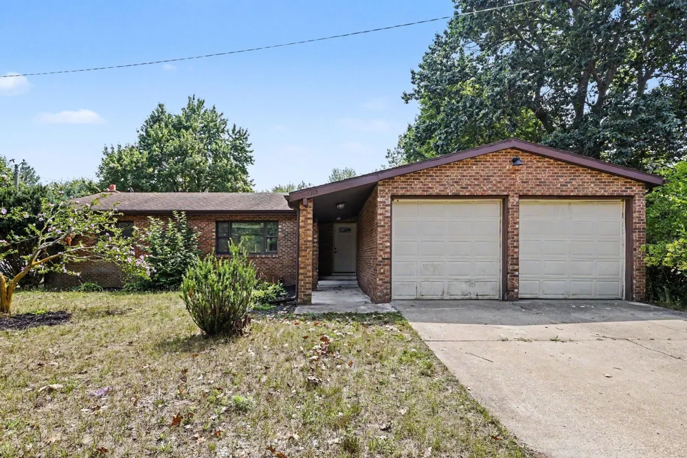 8312 48th Avenue Covert, MI 49043